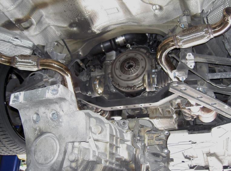 Remove the clutch assembly or torque converter — photo 1