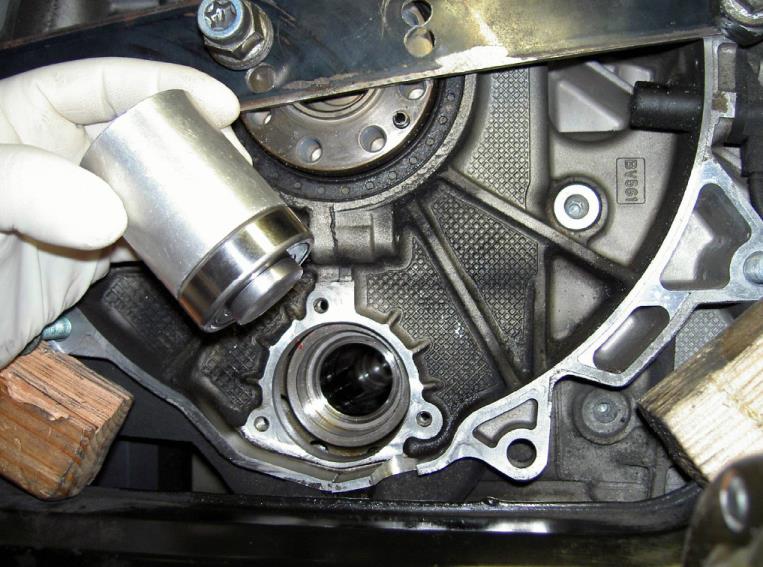 Load the bearing insertion tool — photo 1