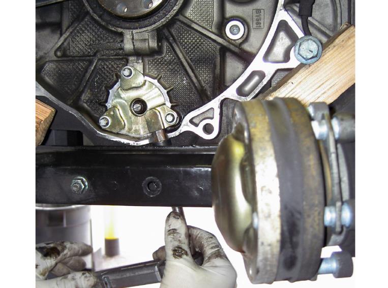 Install the straight hose adapter — photo 2