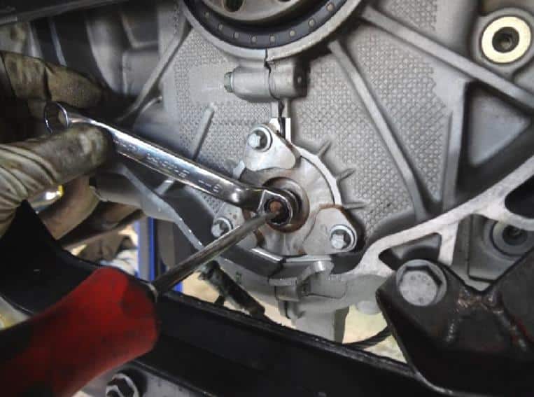 Remove the bearing support nut — photo 1