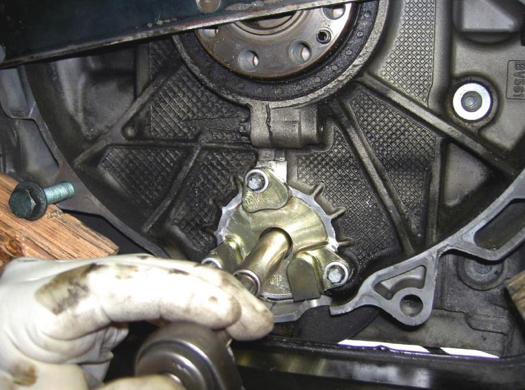 Install and torque the center nut — photo 2