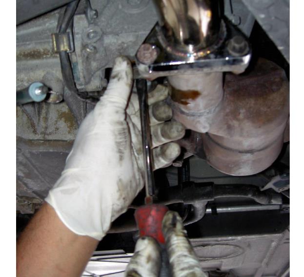 Install and torque the chain tensioner — photo 1