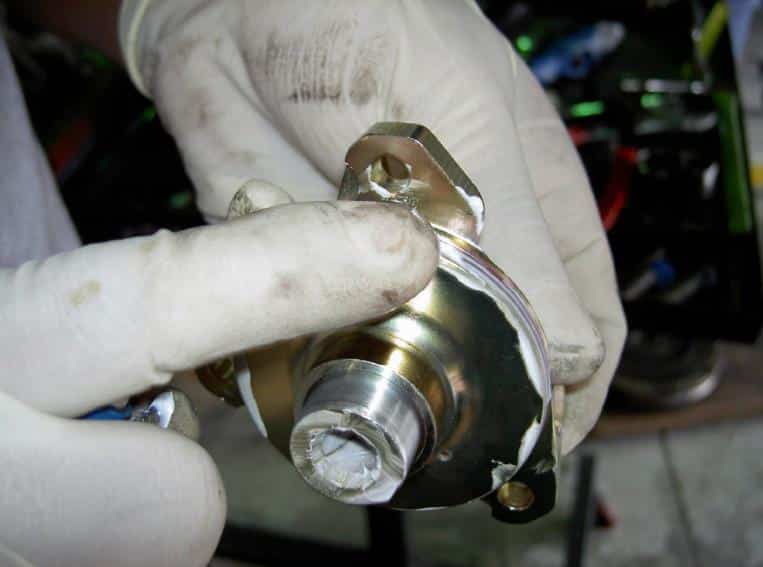 Lubricate the DOF flange — photo 2