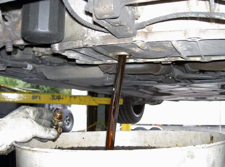 Drain the engine oil — photo 1