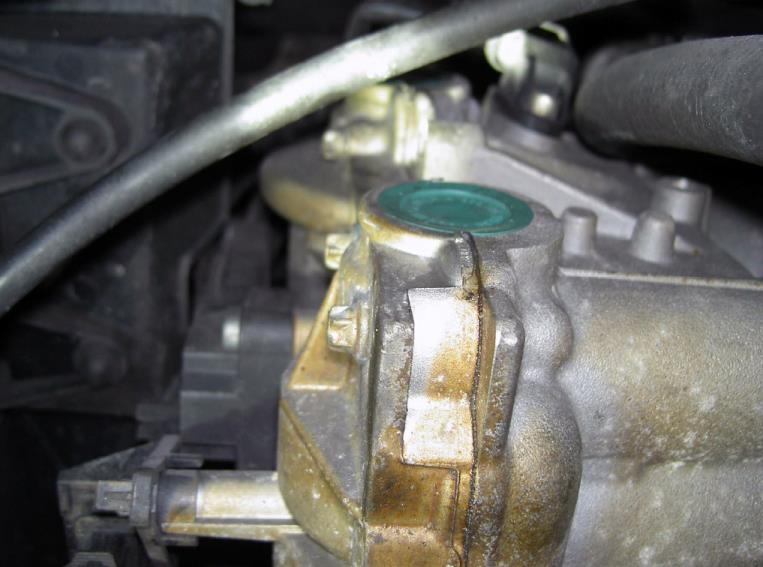Remove the cam lock and install the seal — photo 1