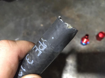 Cut the power steering hose — photo 1