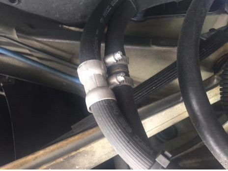 Connect the second return hose — photo 2